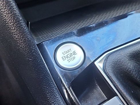 Certified 2022 Volkswagen Taos SEL image 17