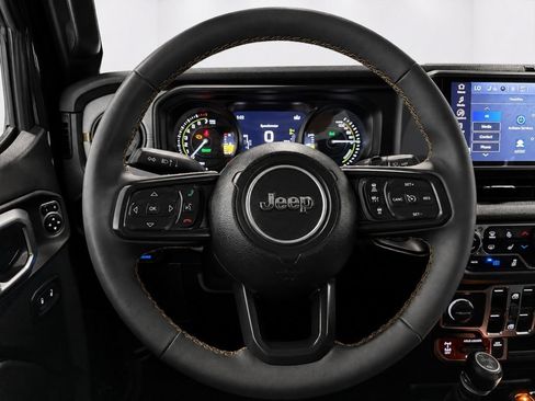 Used 2024 Jeep Wrangler Unlimited AWD/4WD image 21