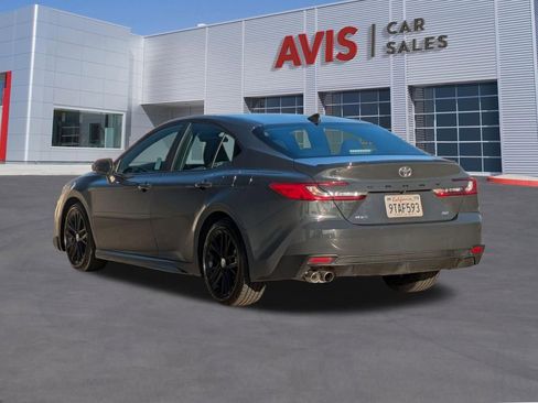 Used 2025 Toyota Camry SE image 9