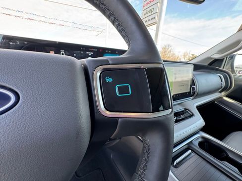 Used 2025 Ford Expedition Max Active image 29