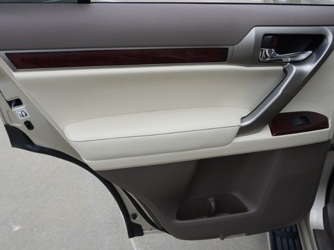 Used 2015 Lexus GX 460 w/ Premium Package AWD/4WD image 36