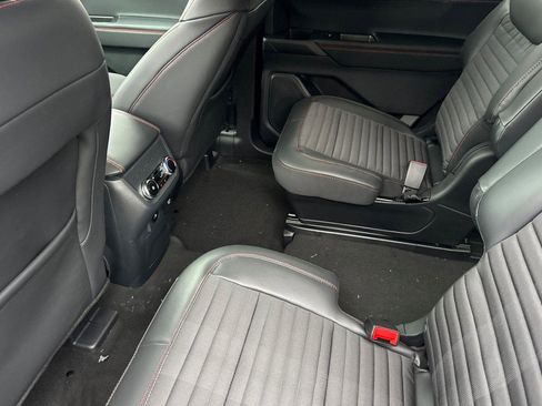 New 2026 Ford Explorer ST-Line w/ ST-Line Street Pack image 9