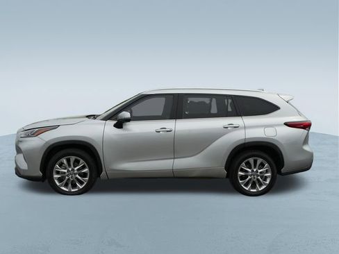 Used 2020 Toyota Highlander Limited FWD image 4