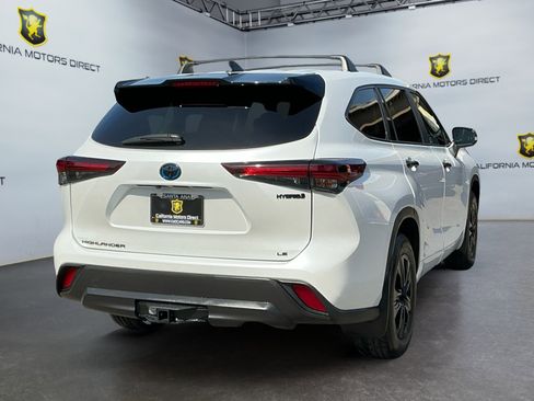 Used 2024 Toyota Highlander LE image 5