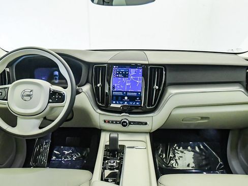 Certified 2025 Volvo XC60 B5 Core AWD/4WD image 15