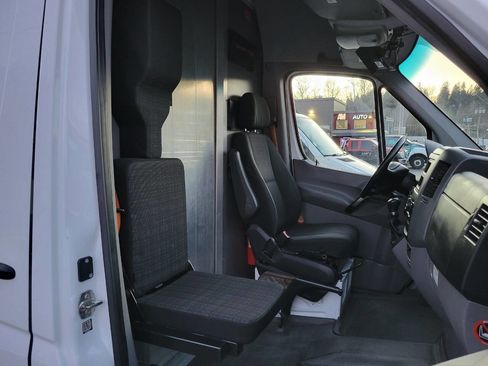 Used 2016 Mercedes-Benz Sprinter 2500 image 14