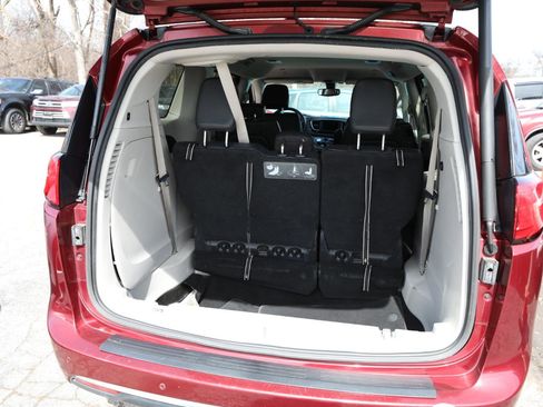 Used 2020 Chrysler Pacifica Touring-L w/ Tire & Wheel Group image 12