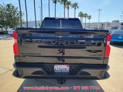 Used 2020 Chevrolet Silverado 1500 Custom w/ Custom Value Package image 5