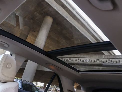 Used 2022 Mercedes-Benz GLE 350 4MATIC w/ Premium Package image 29