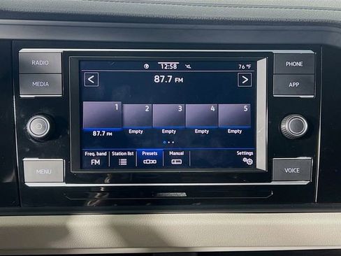 Used 2023 Volkswagen Jetta SE w/ Panoramic Sunroof Package image 21