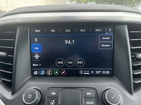 Used 2023 GMC Acadia SLT image 26