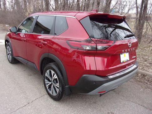 Used 2023 Nissan Rogue SV AWD/4WD image 3