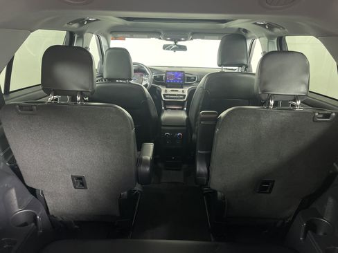 Used 2022 Ford Explorer XLT w/ Equipment Group 202A image 17