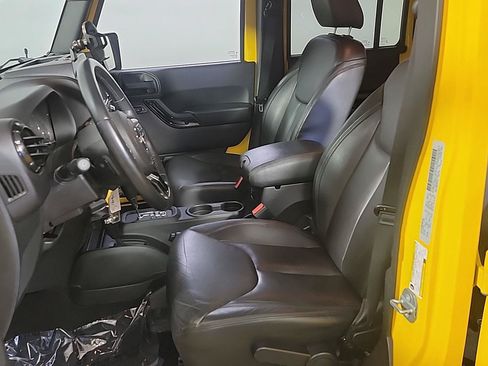 Used 2015 Jeep Wrangler Unlimited Sahara AWD/4WD image 17