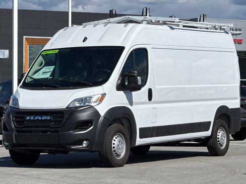 New 2024 RAM ProMaster 2500 w/ Convenience Group FWD image 9