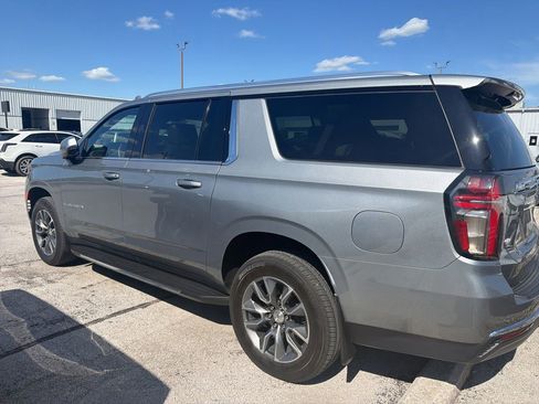 Used 2023 Chevrolet Suburban LT w/ Luxury Package AWD/4WD image 6
