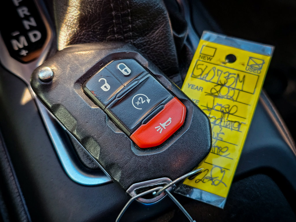 Used 2021 Jeep Gladiator Sport AWD/4WD image 38