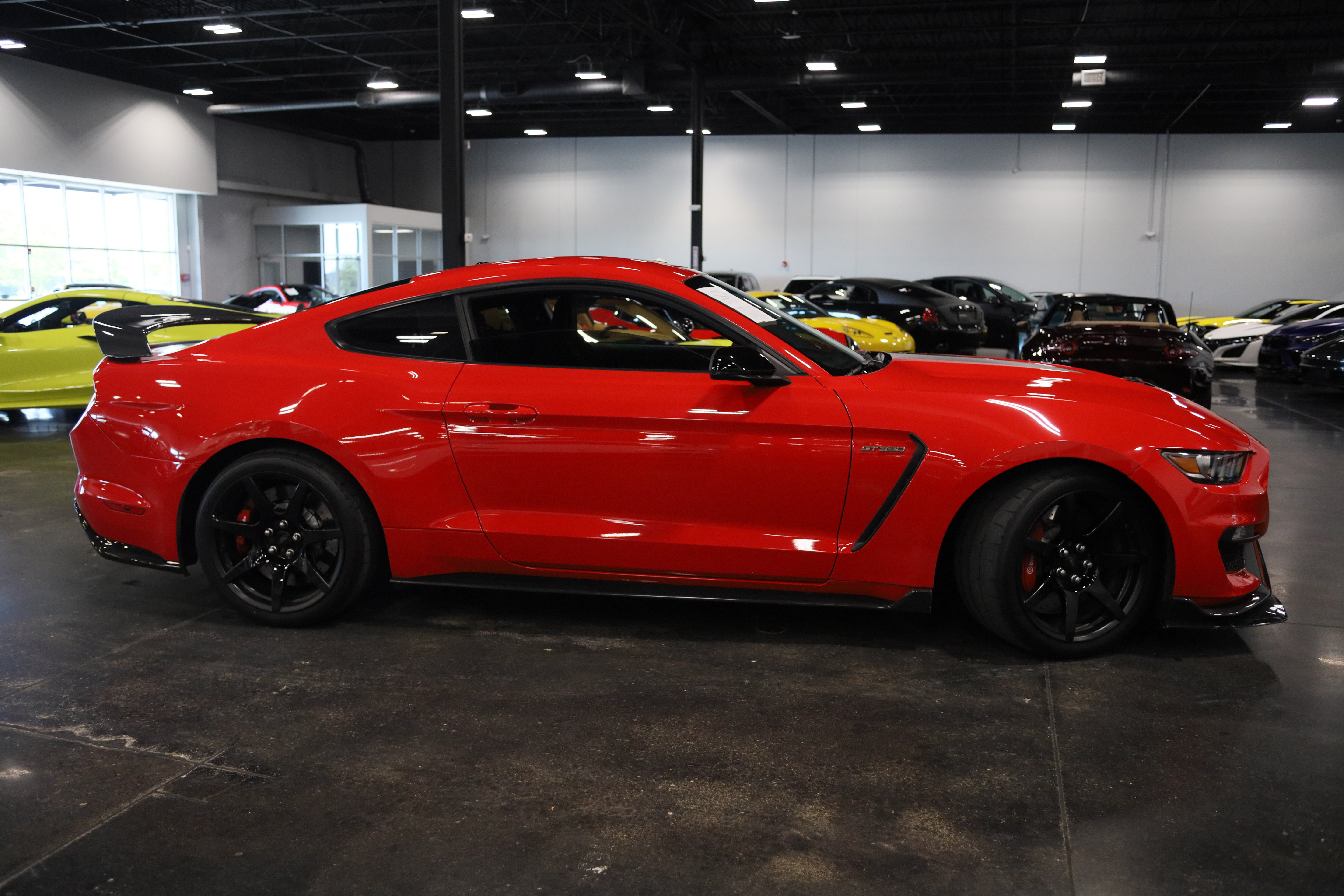 Used 2017 Ford Mustang Shelby GT350R w/ GT350R Equipment Group 920A RWD image 7