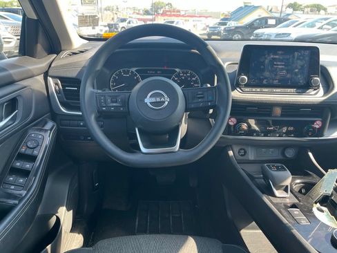 Used 2024 Nissan Rogue SV AWD/4WD image 25
