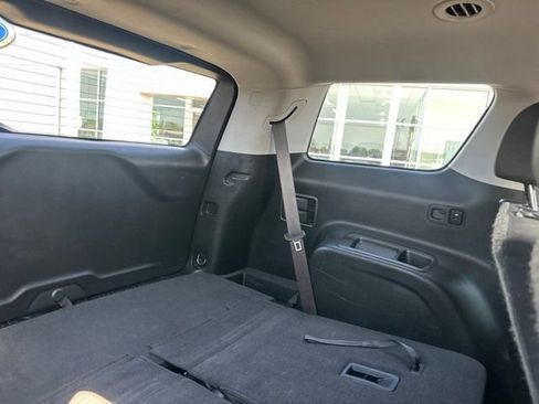 Used 2021 GMC Acadia SLE w/ Driver Convenience Package FWD image 16