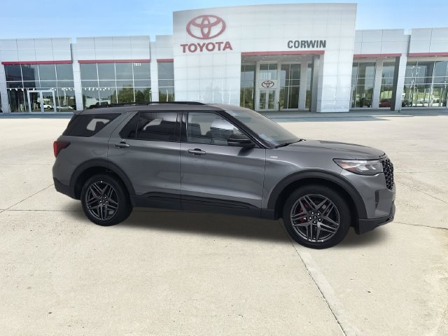 Used 2025 Ford Explorer ST-Line w/ ST-Line Street Pack AWD/4WD image 33