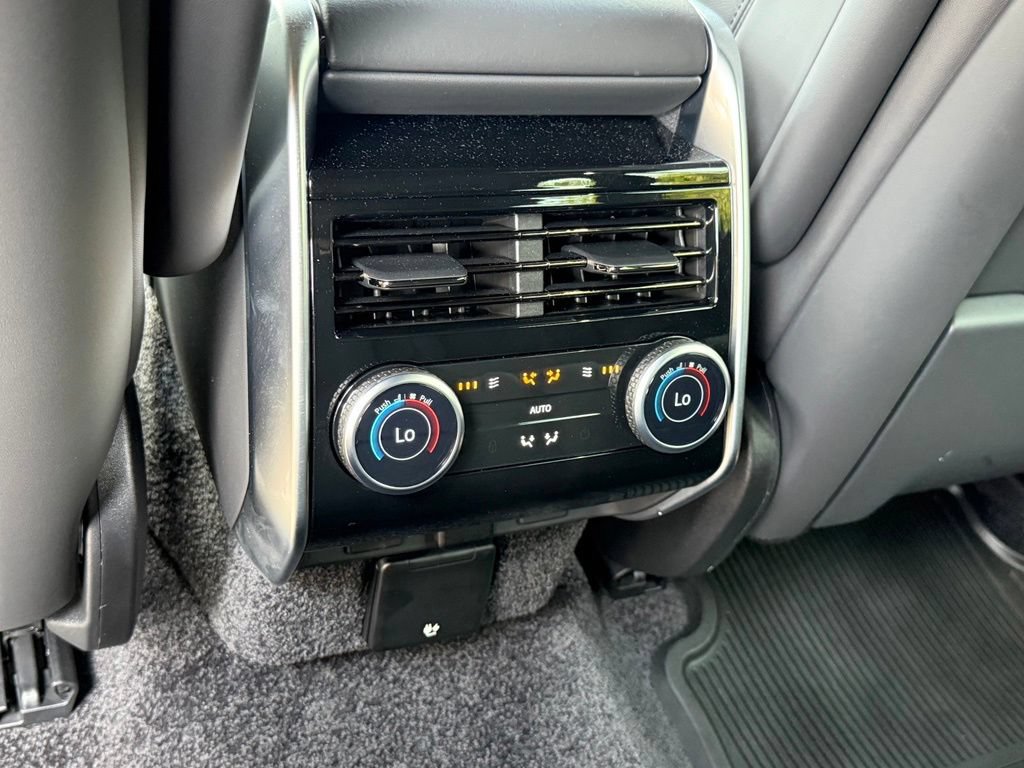 Certified 2026 Land Rover Range Rover SE AWD/4WD image 33