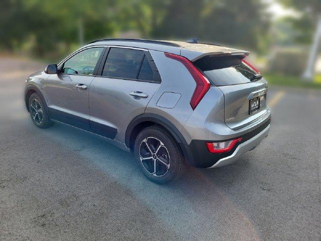 Certified 2023 Kia Niro EX FWD image 4