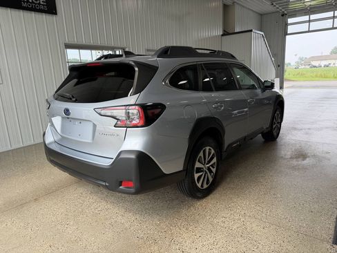 Used 2023 Subaru Outback Premium w/ Tech Package 1 AWD/4WD image 4