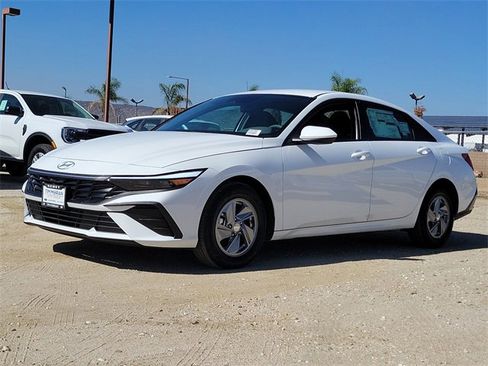 New 2025 Hyundai Elantra SE image 5