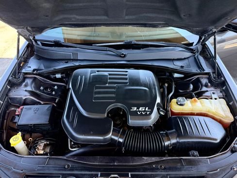 Used 2018 Chrysler 300 Touring w/ Sport Appearance Package image 21