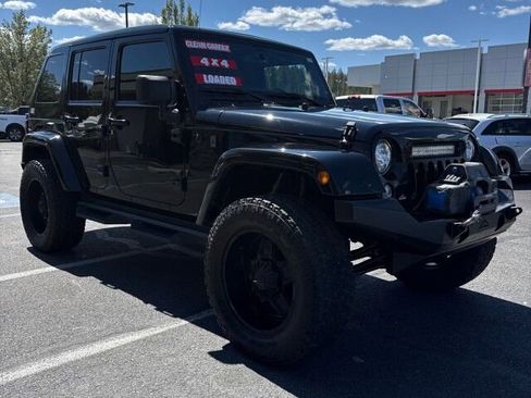 Used 2018 Jeep Wrangler Unlimited Sahara w/ Max Tow Package AWD/4WD image 4