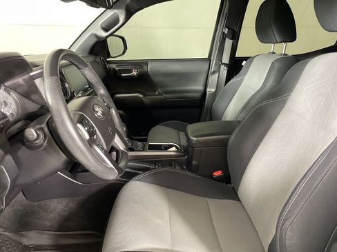 Used 2021 Toyota Tacoma TRD Off-Road image 19