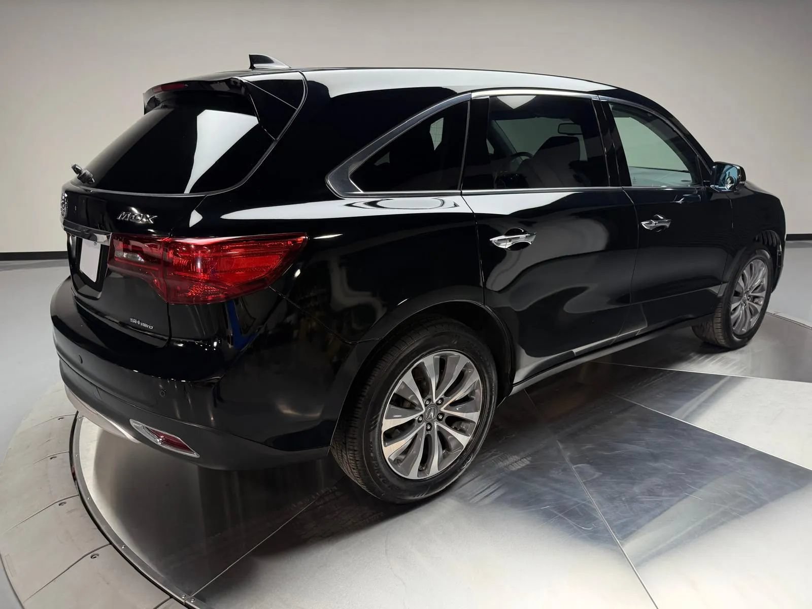 Used 2014 Acura MDX w/ Tech & Entertainment Pkg AWD/4WD image 2