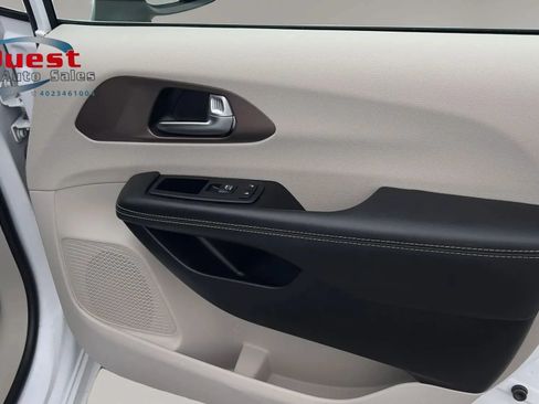 Used 2024 Chrysler Voyager LX FWD image 19