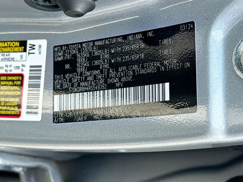 Used 2024 Toyota Highlander XLE AWD/4WD image 43