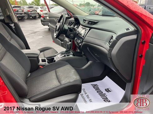 Used 2017 Nissan Rogue SV AWD/4WD image 14