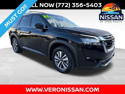 Certified 2025 Nissan Pathfinder SL AWD/4WD image 1