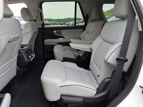 Used 2025 Ford Expedition Platinum w/ Platinum Ultimate Package AWD/4WD image 9