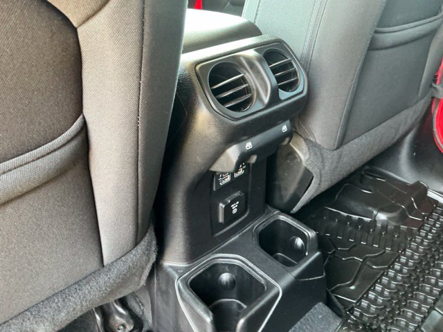 Used 2018 Jeep Wrangler Unlimited Sahara w/ Uconnect 4C Nav & Sound Group AWD/4WD image 35