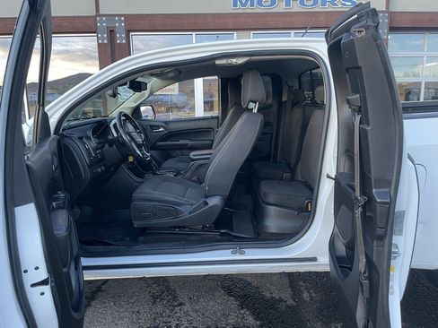 Used 2018 GMC Canyon SLE w/ SLE Convenience Package image 11