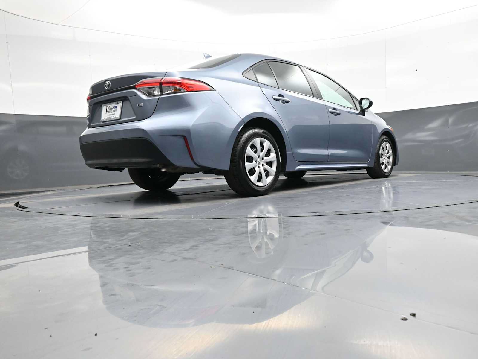 Used 2025 Toyota Corolla LE FWD image 28