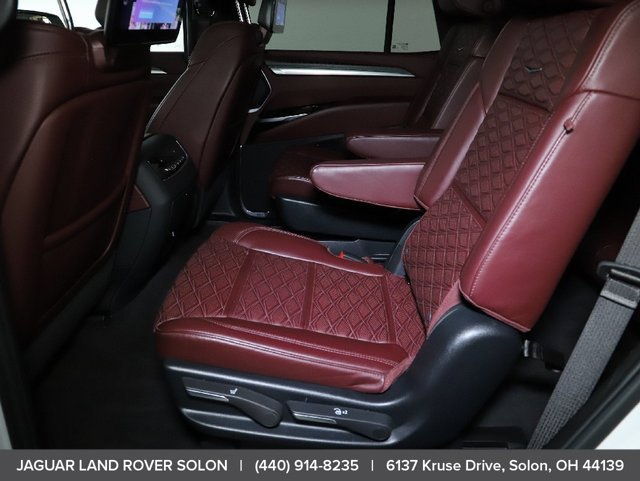 Used 2025 Cadillac Escalade Premium Luxury AWD/4WD image 30