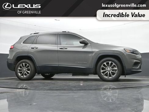 Used 2019 Jeep Cherokee Latitude Plus w/ Comfort/Convenience Group FWD image 11