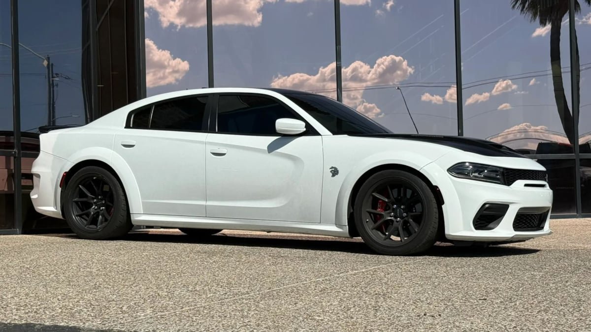 Used 2021 Dodge Charger SRT Hellcat RWD image 16