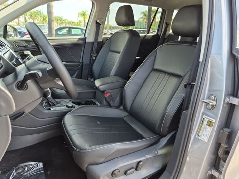 Used 2022 Volkswagen Tiguan SE AWD/4WD image 16