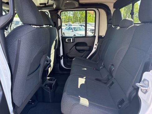 Used 2025 Jeep Gladiator Sport image 10