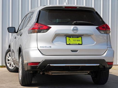 Used 2017 Nissan Rogue S image 5