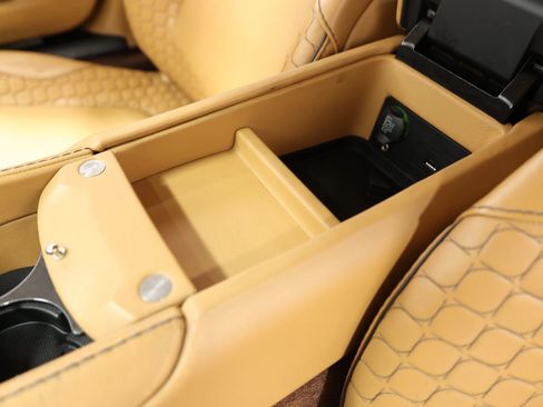 Used 2015 Aston Martin Vanquish Volante RWD image 22