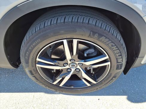 Used 2025 Volvo XC40 B5 Core w/ Protection Package Premier image 9