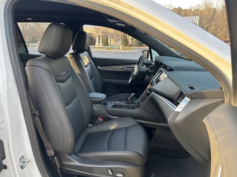 Used 2025 Cadillac XT6 Luxury image 49